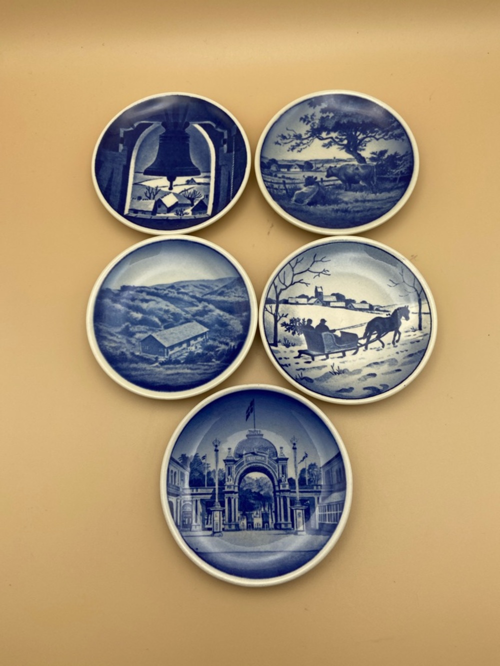 ROYAL COPENHAGEN Plaquettes Mini Plates11-2010 Denmark Min- Set of 5